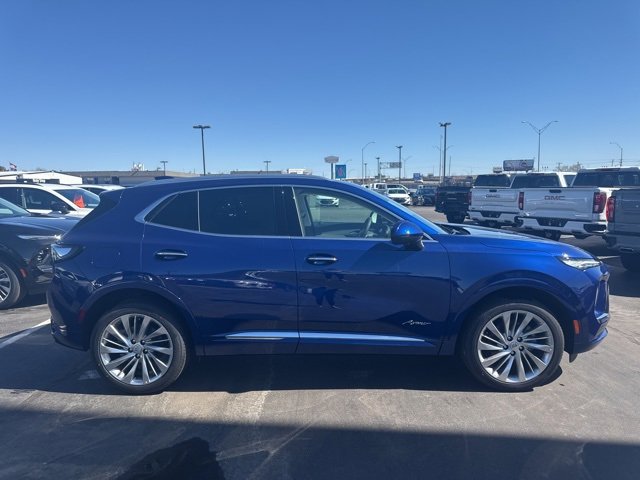 2025 Buick Envision Avenir photo 2