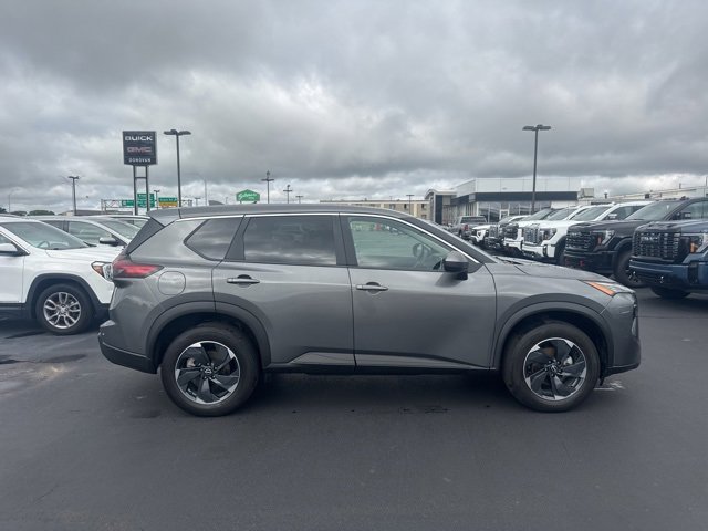 2024 Nissan Rogue SV photo 2