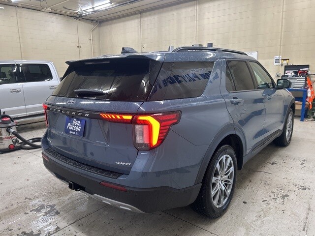 2026 Ford Explorer photo 3