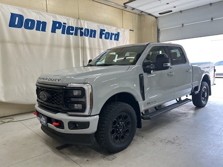 2025 Ford F-350SD Lariat Truck Crew Cab