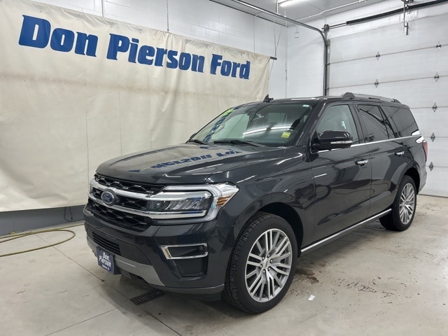 2022 Ford Expedition Limited's photo