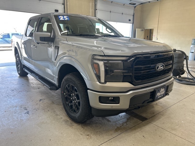 2025 Ford F-150 Lariat photo 3