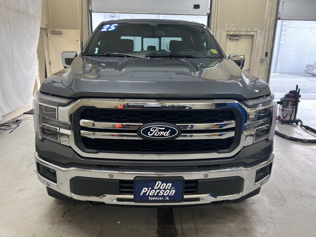 2025 Ford F-150 Lariat photo 2