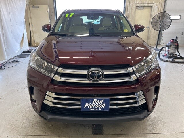 2017 Toyota Highlander Limited Platinum photo 2