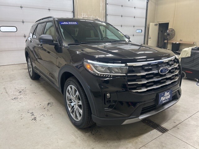 2026 Ford Explorer photo 2