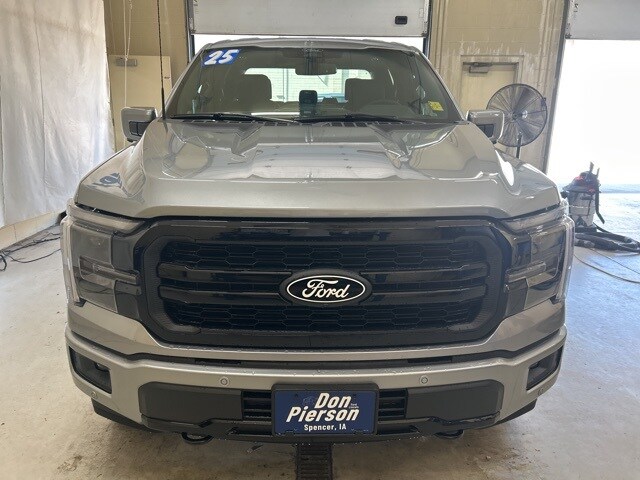 2025 Ford F-150 Lariat photo 2