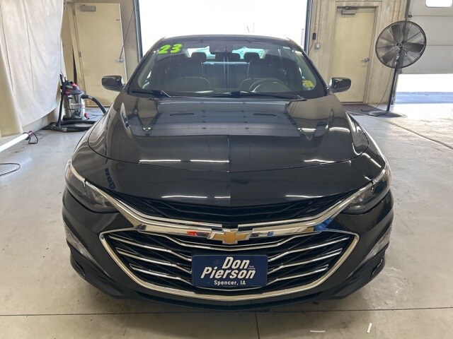 2023 Chevrolet Malibu 1LT photo 2