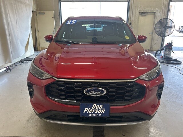 2025 Ford Escape Hybrid ST-Line Select photo 2