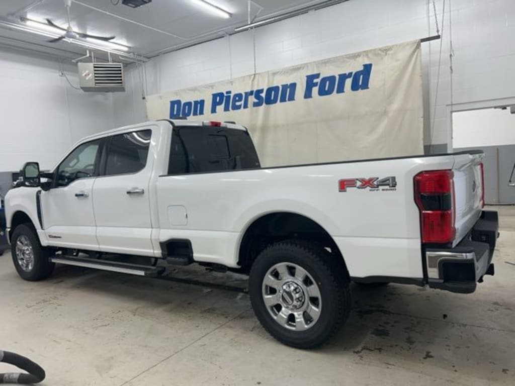 New 2026 Ford F-350SD Lariat Truck Crew Cab