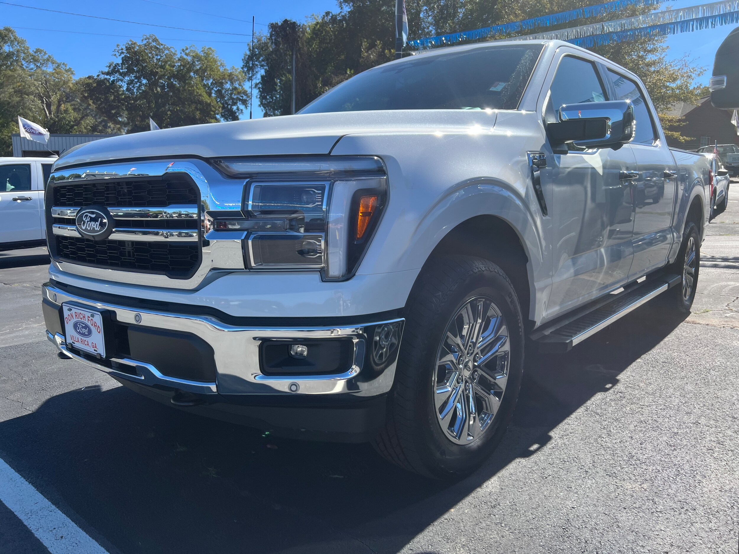 2025 Ford F-150 Lariat photo 2