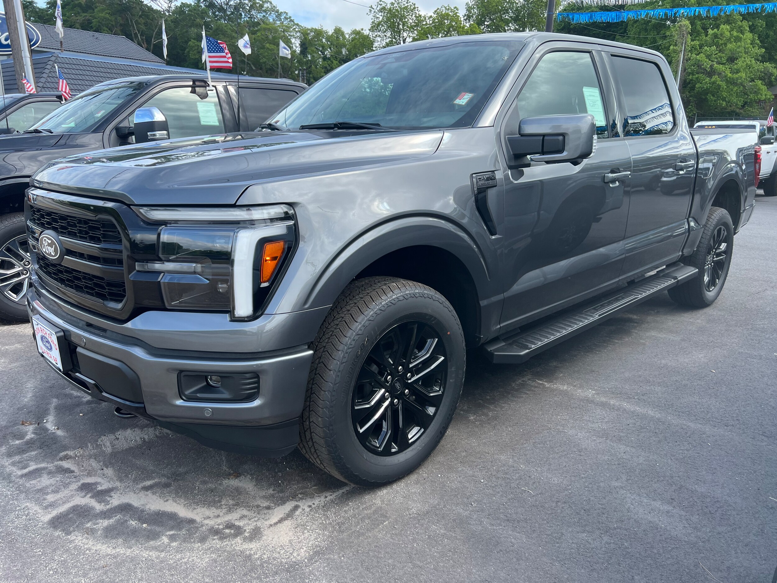 2025 Ford F-150 Lariat photo 2