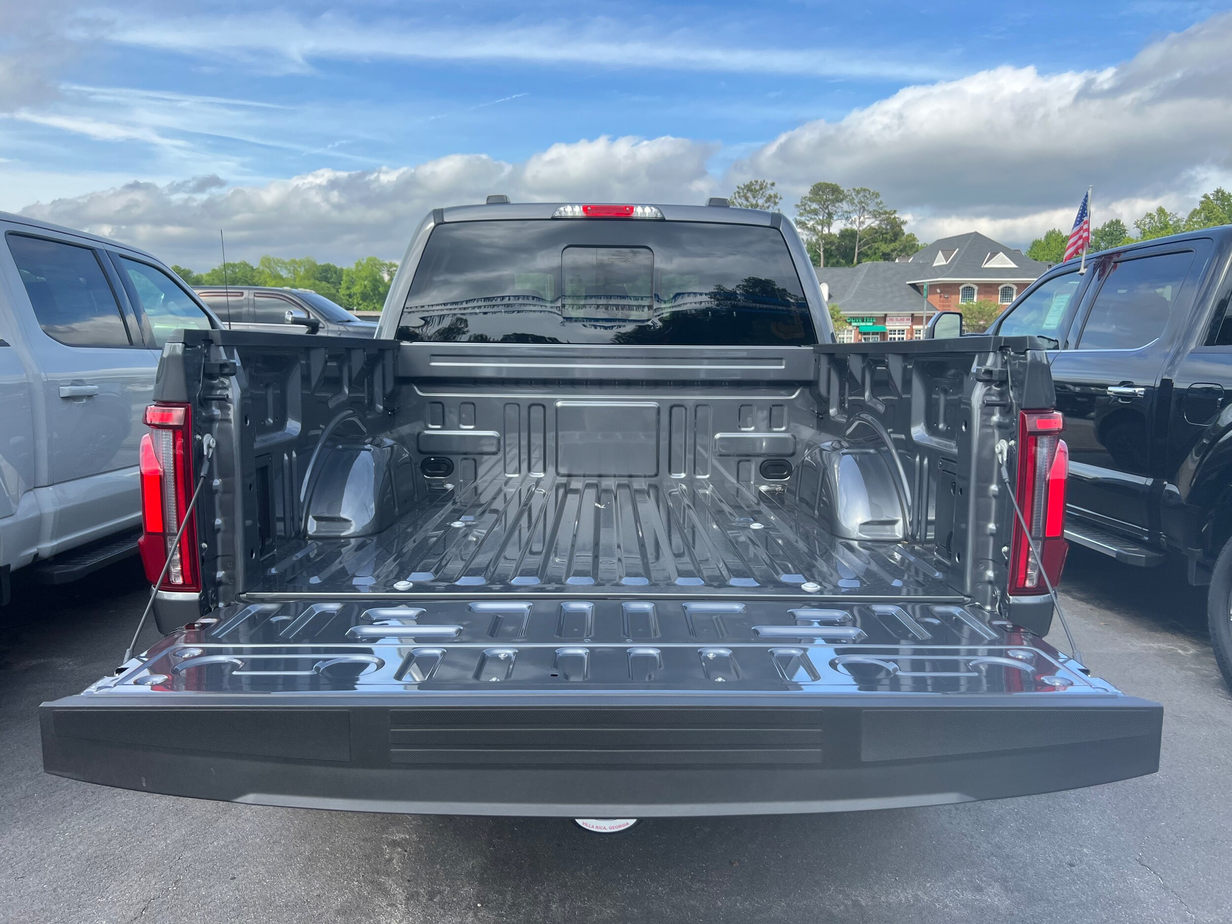 2025 Ford F-150 Lariat photo 4