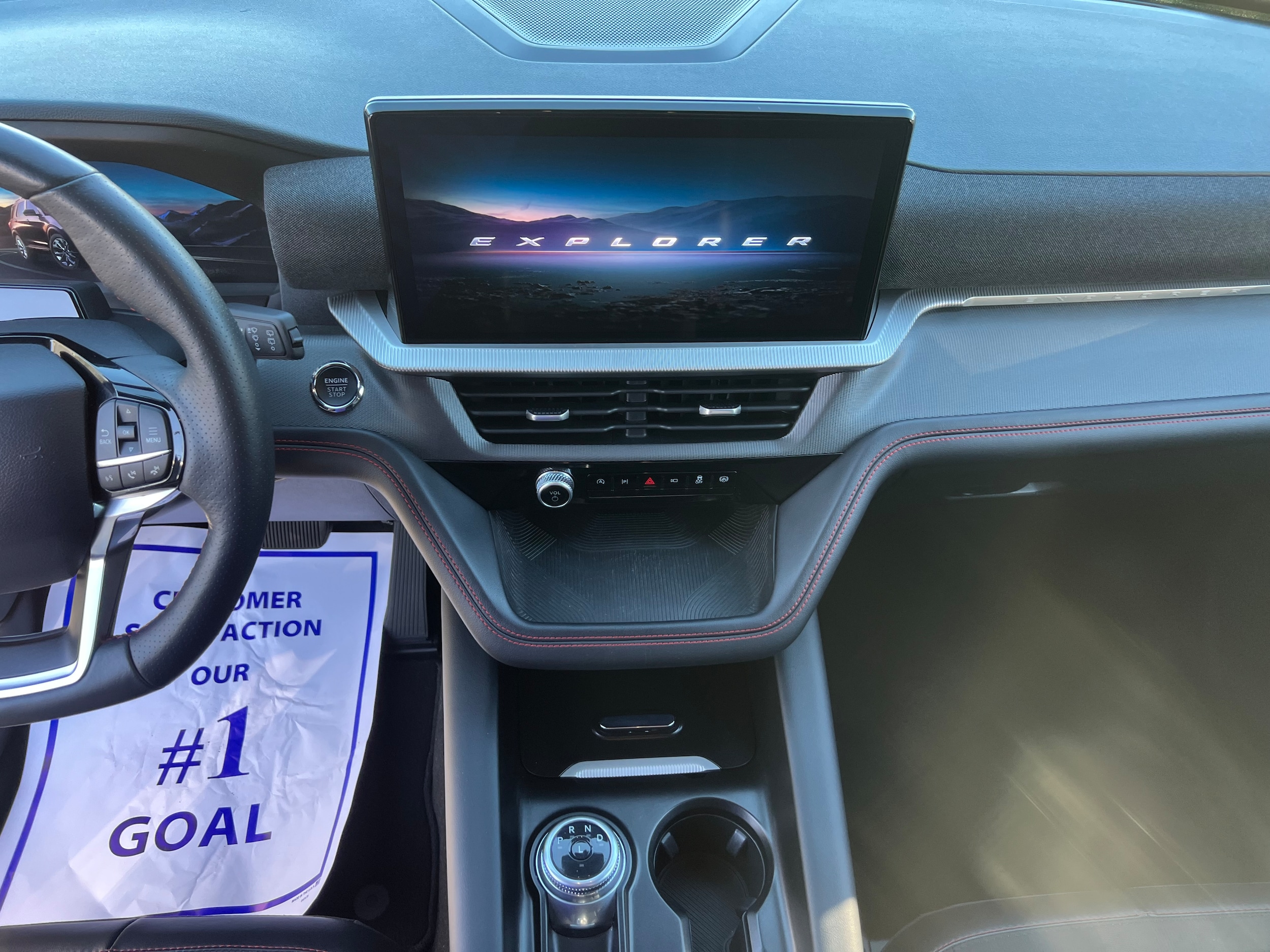 2025 Ford Explorer ST-LINE - Photo 11