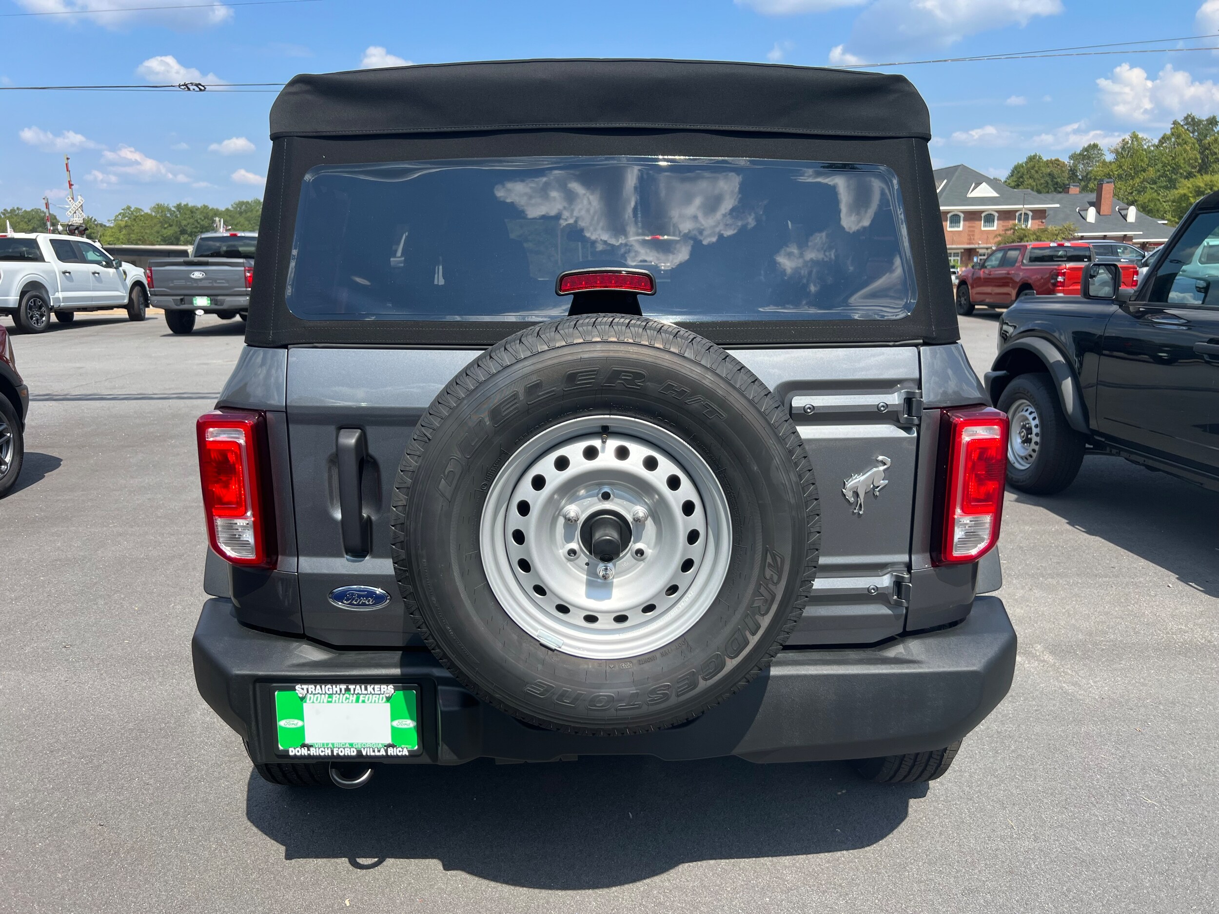 2025 Ford Bronco Base photo 2