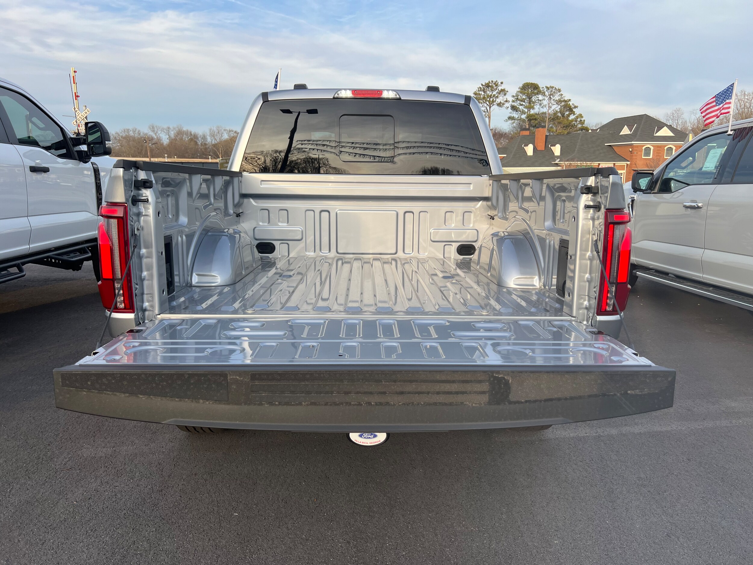 2025 Ford F-150 Lariat photo 4