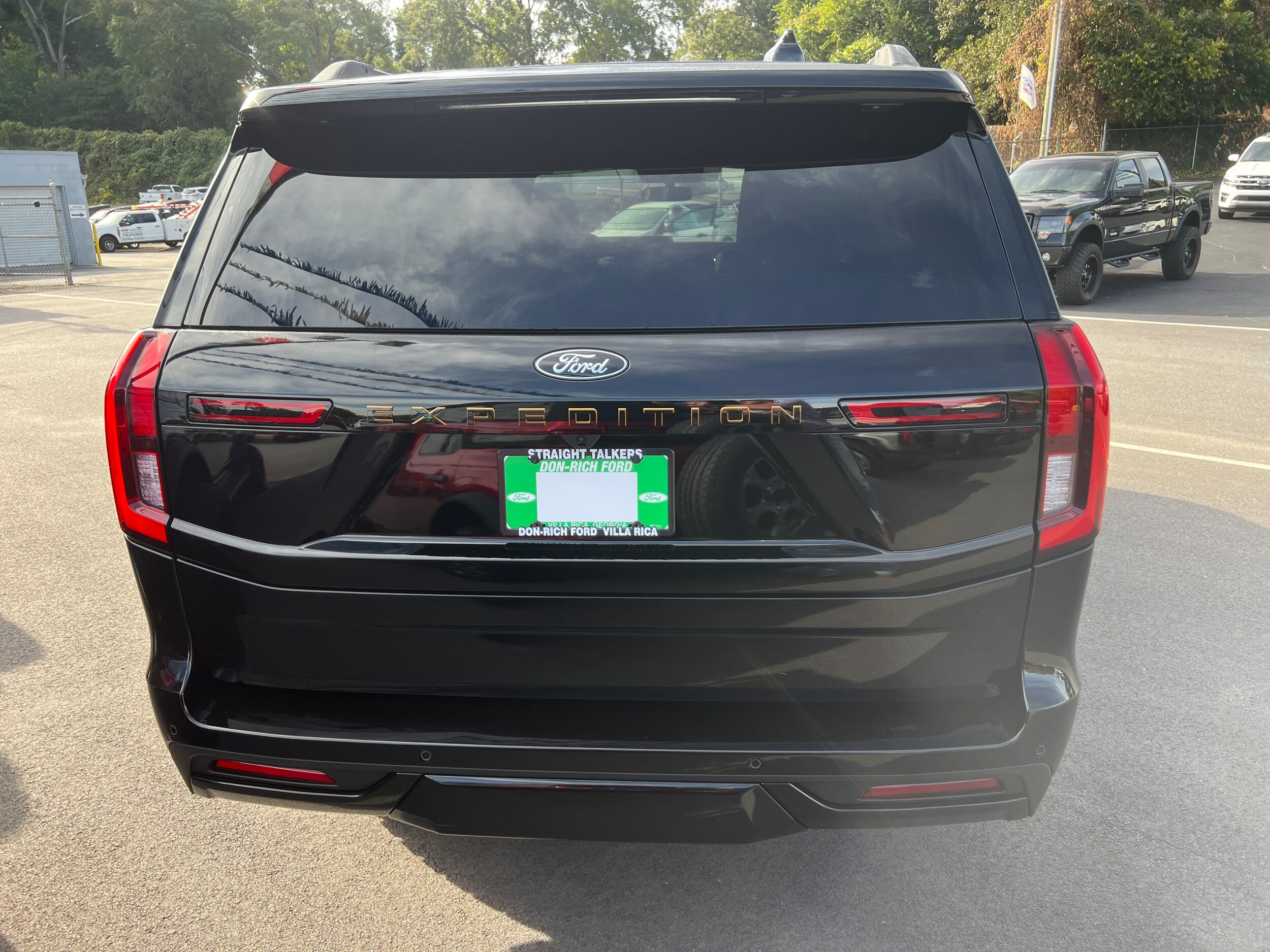 2025 Ford Expedition photo 3