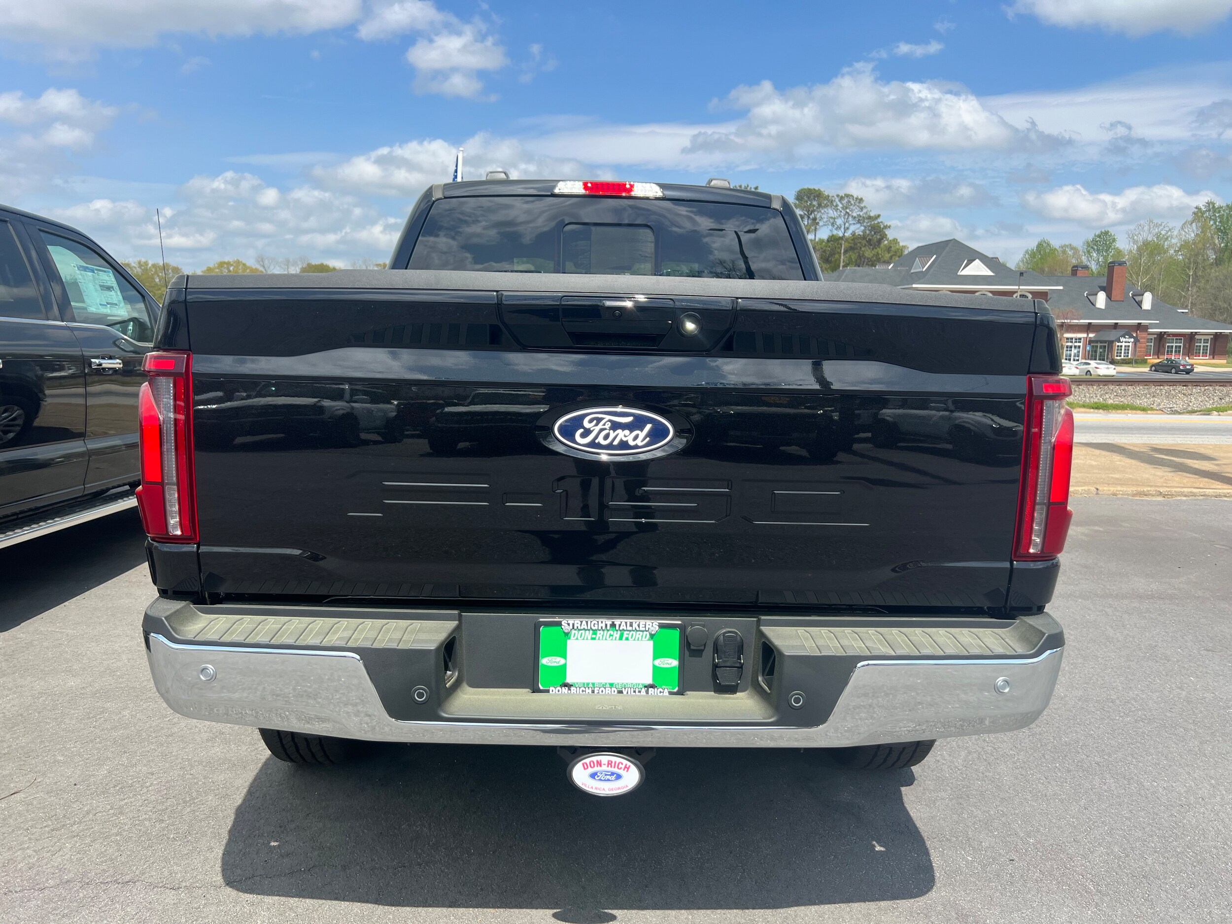 2025 Ford F-150 Lariat photo 3