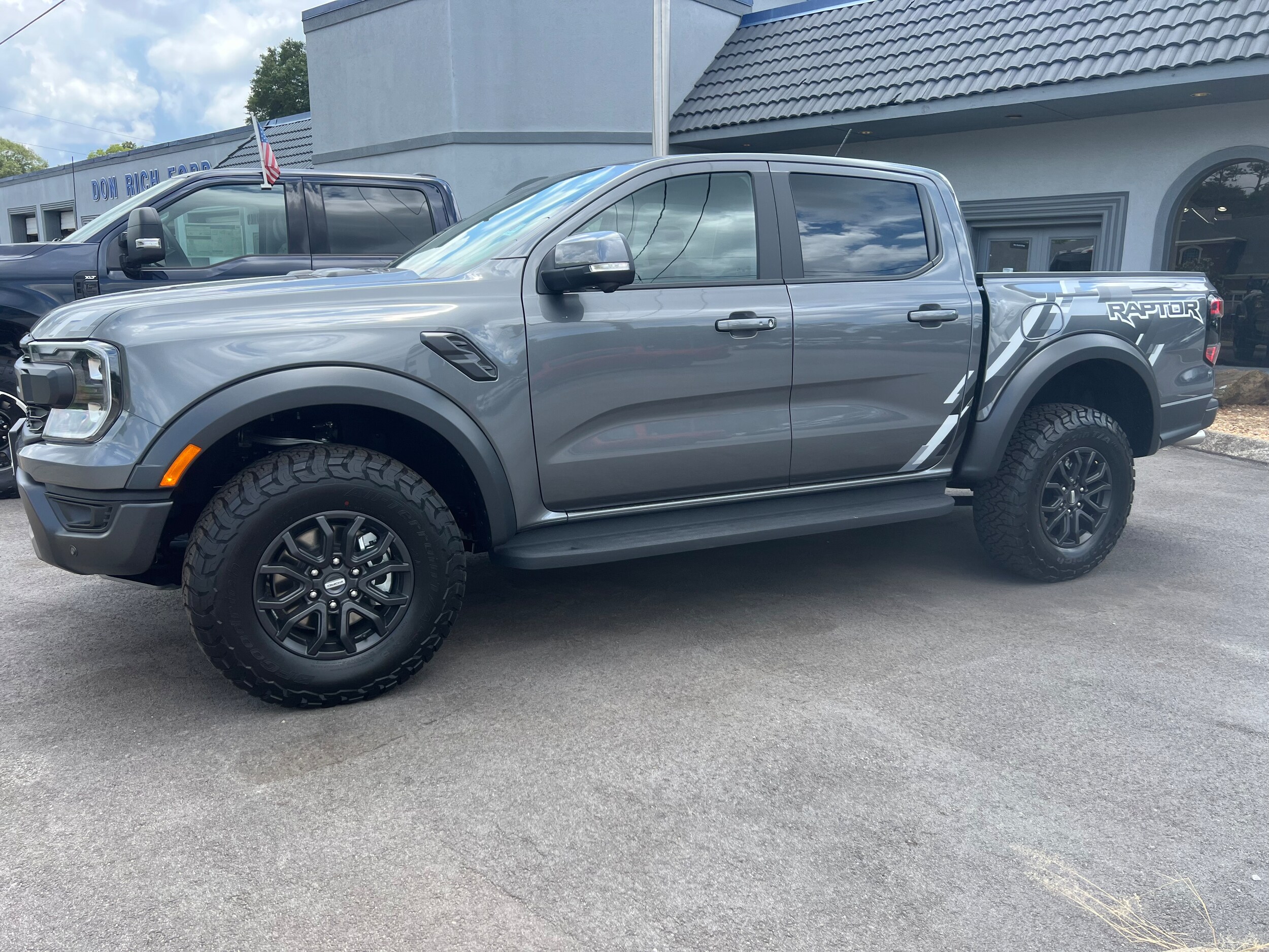 2025 Ford Ranger Raptor photo 2