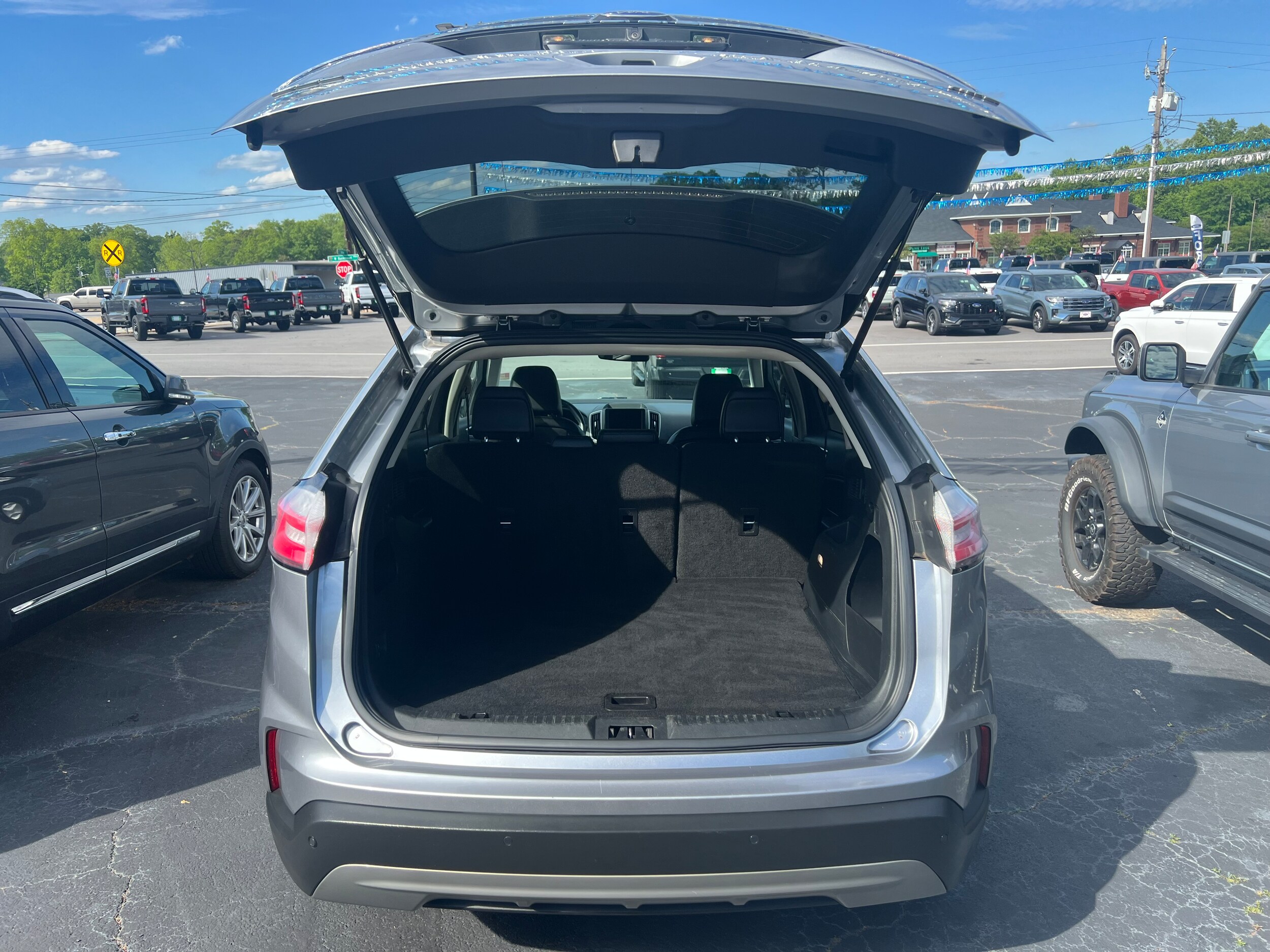 2023 Ford Edge SEL photo 4