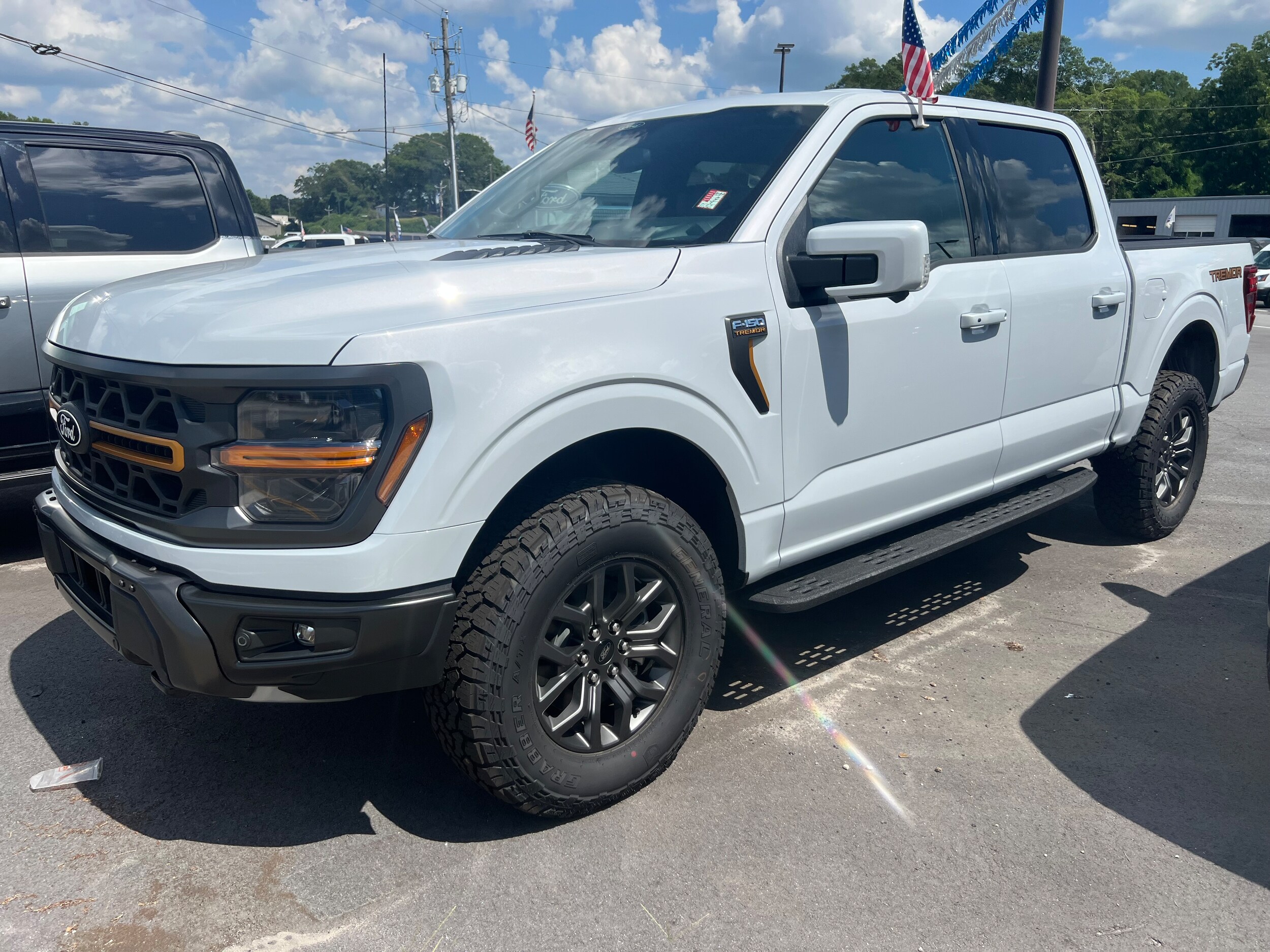 2025 Ford F-150 Tremor photo 2