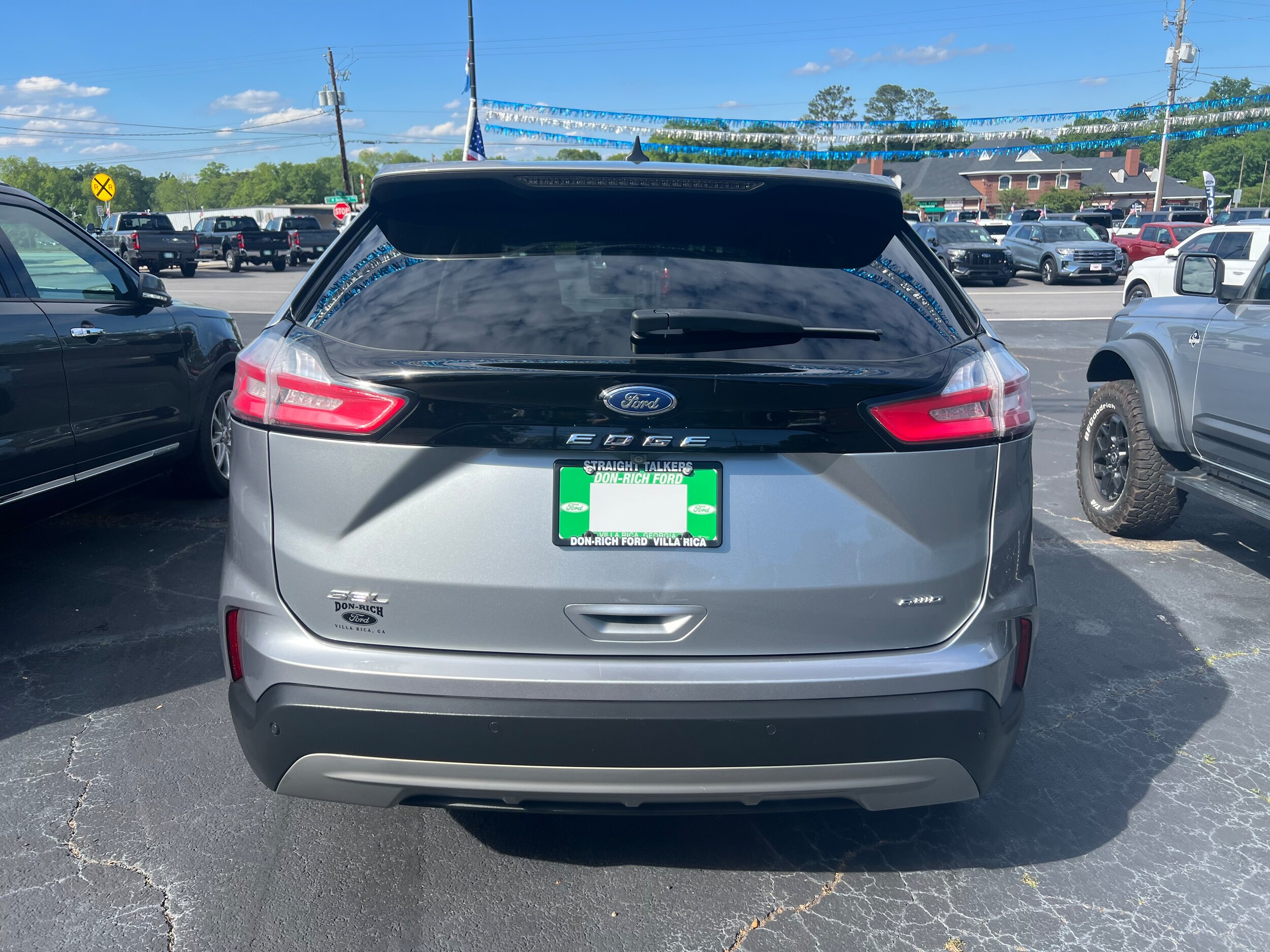 2023 Ford Edge SEL photo 3