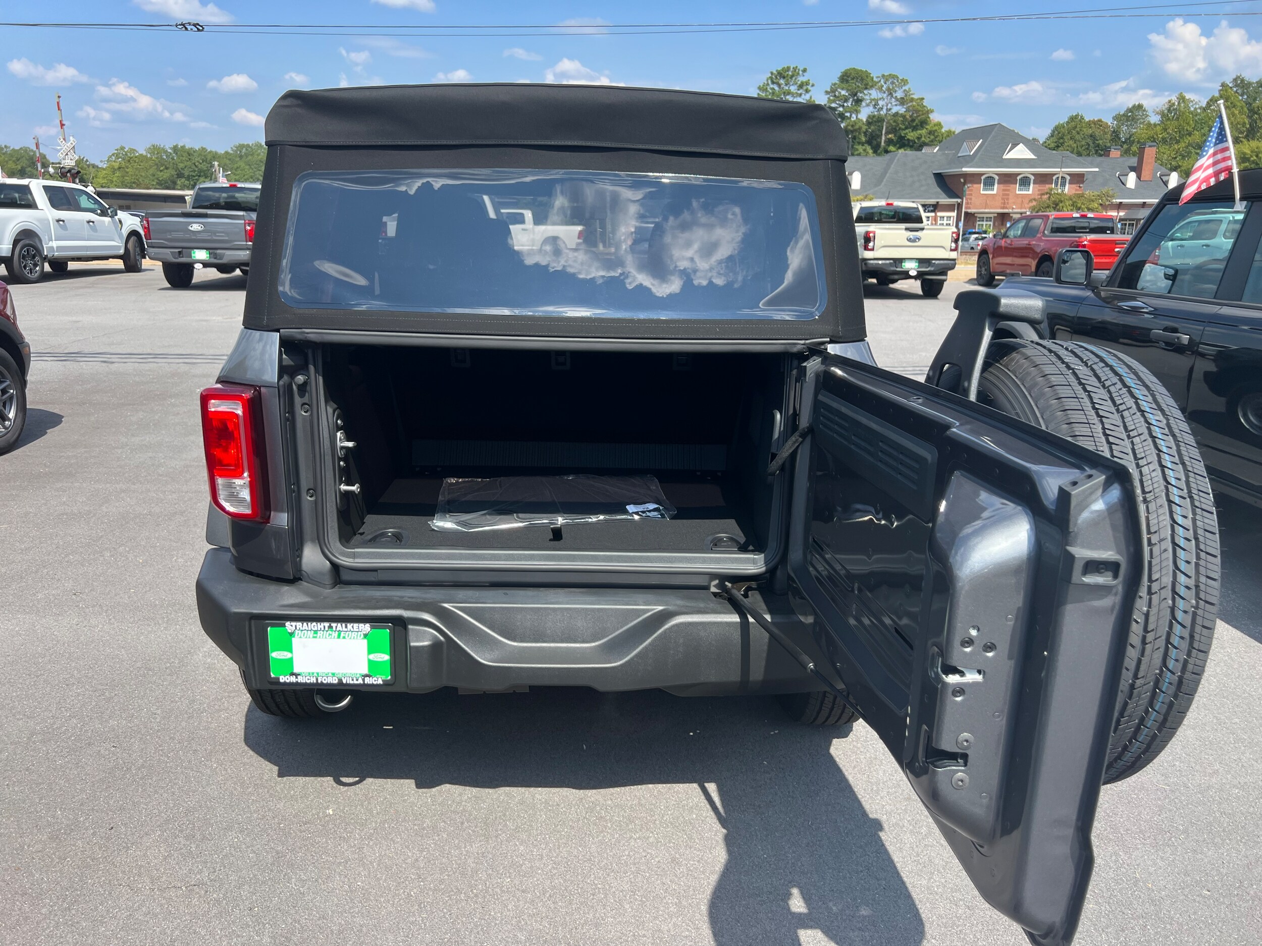 2025 Ford Bronco Base photo 3