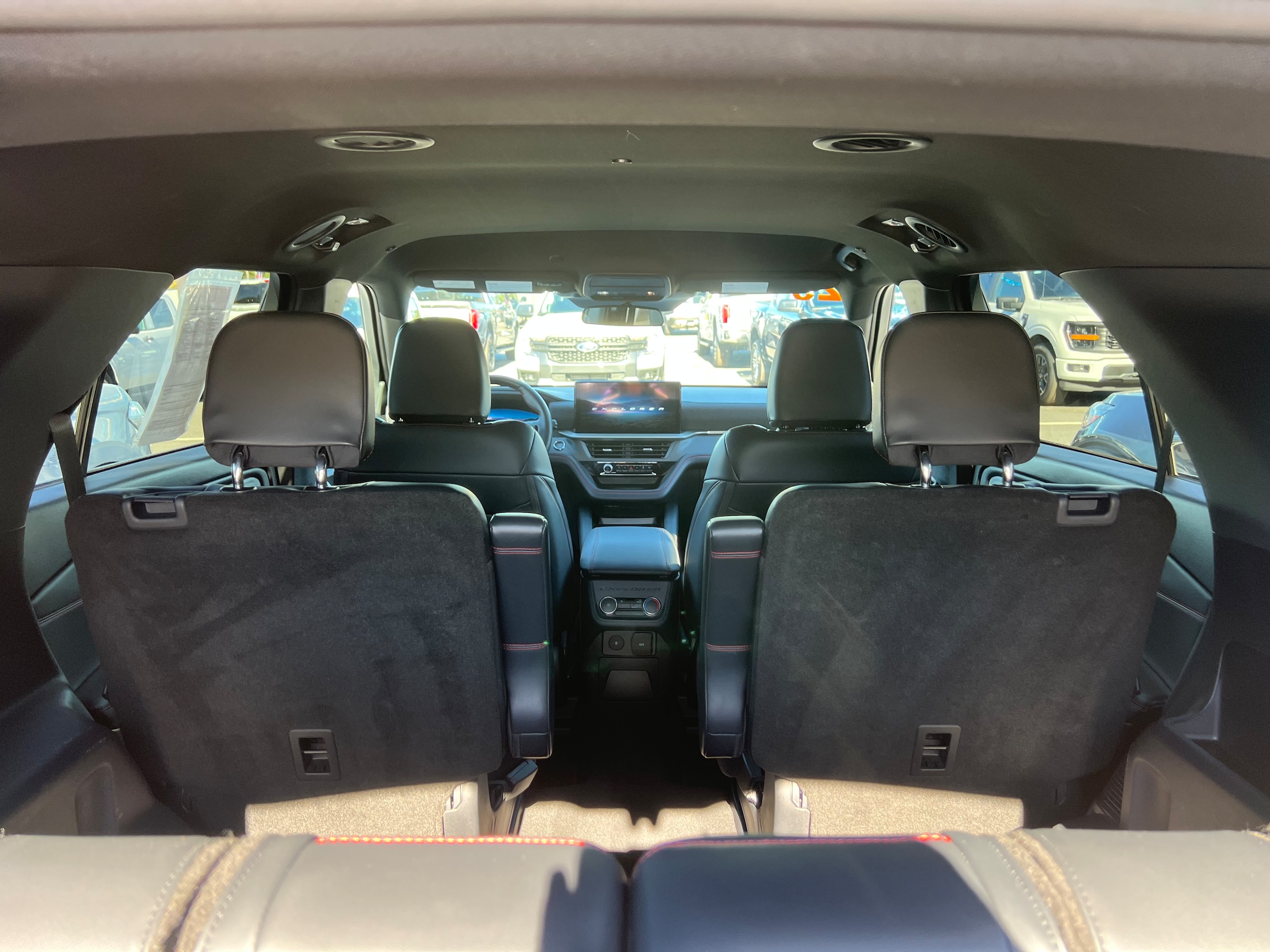 2025 Ford Explorer ST-LINE - Photo 6