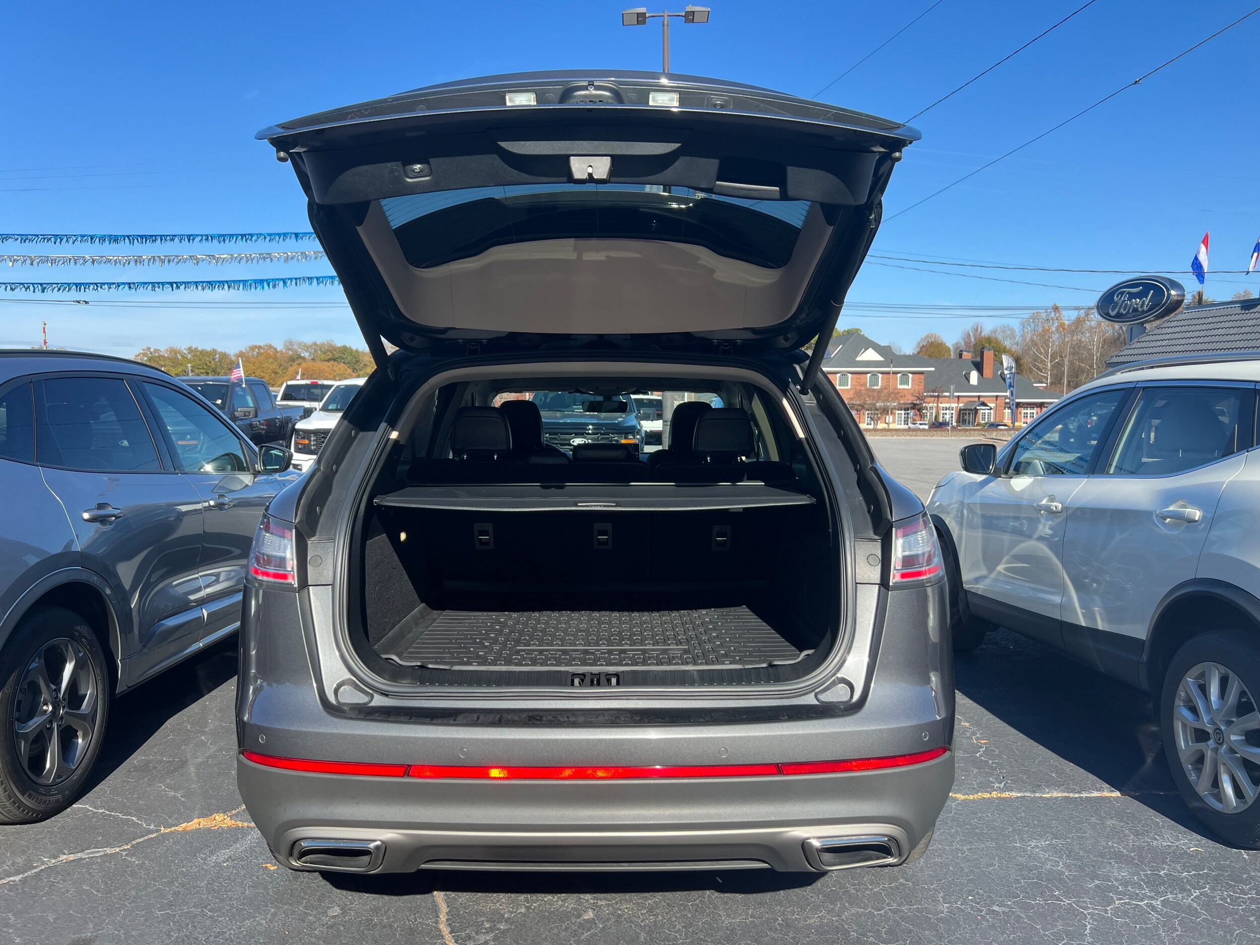 2021 Lincoln Nautilus Reserve photo 3