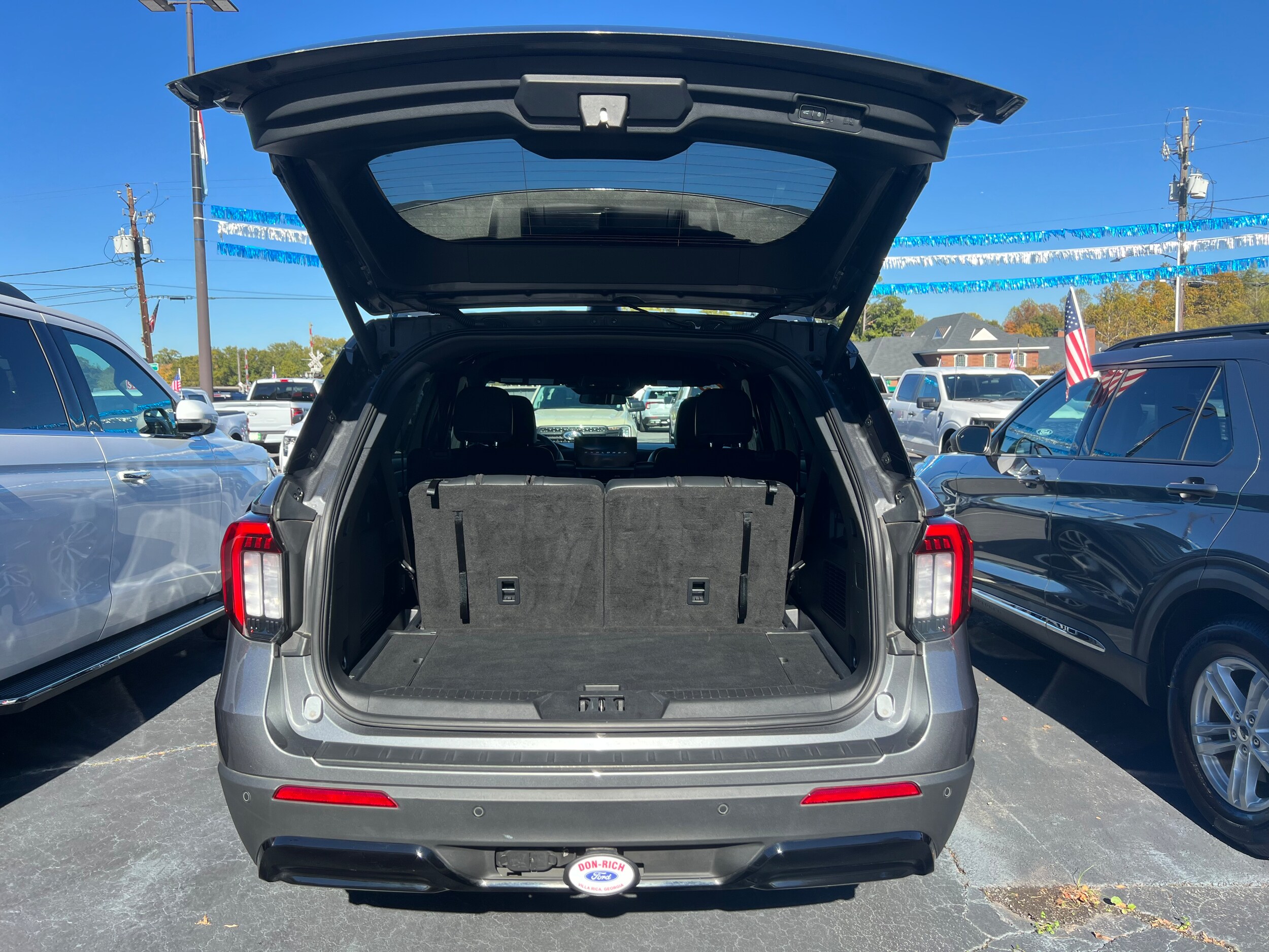 2025 Ford Explorer ST-Line photo 3