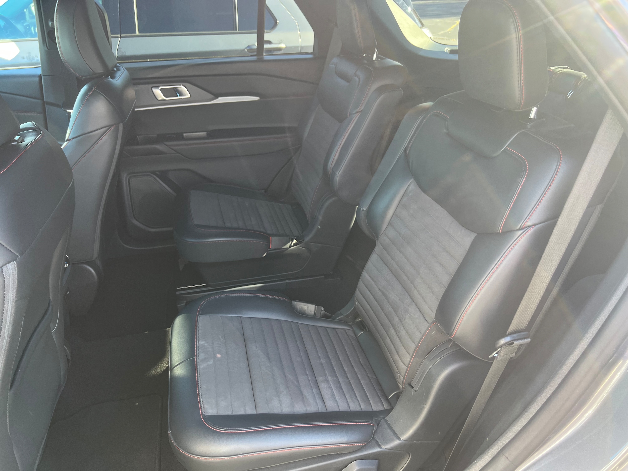 2025 Ford Explorer ST-LINE - Photo 15
