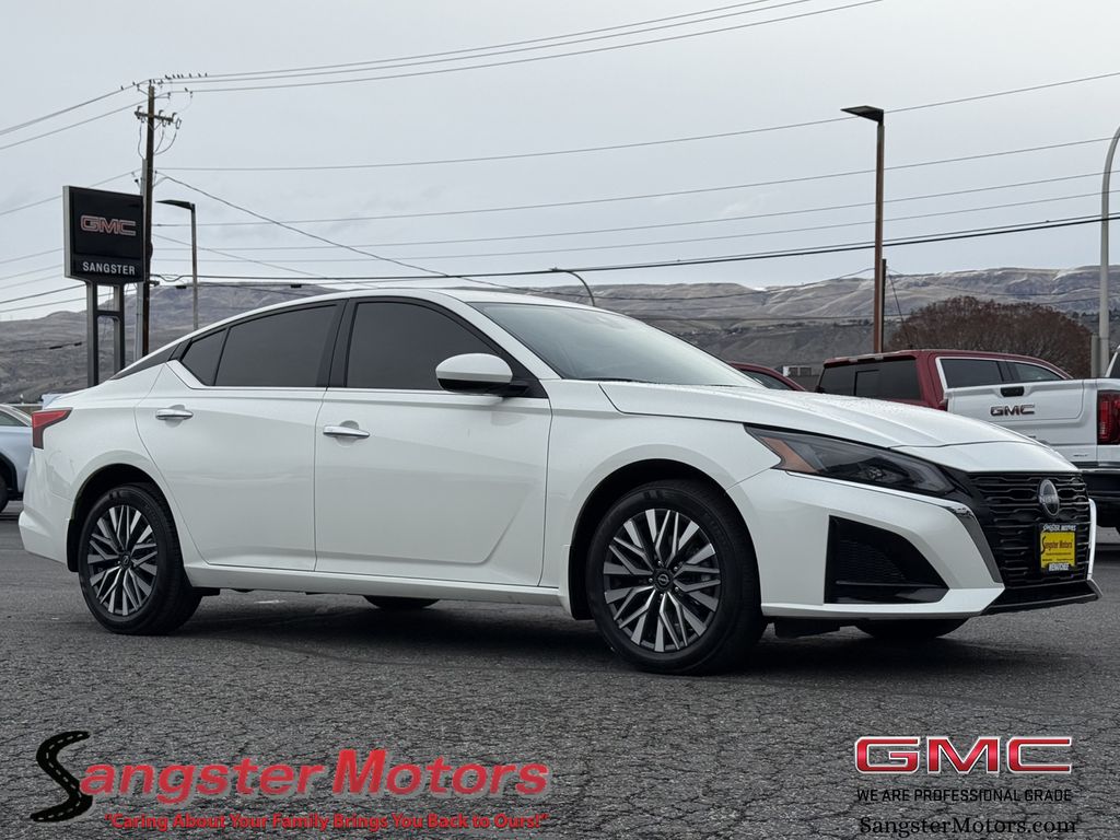 2025 Nissan Altima SV