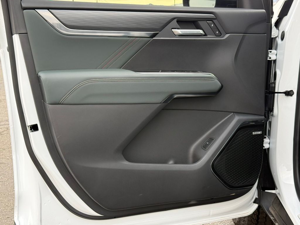 2026 GMC Acadia AT4 - Photo 26