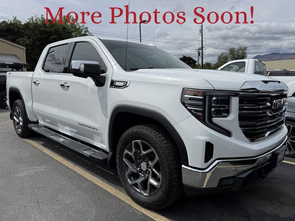 2023 GMC Sierra 4WD Crew Cab Short Box SLT's photo