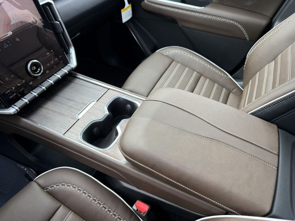 2026 GMC Acadia Denali Ultimate - Photo 17
