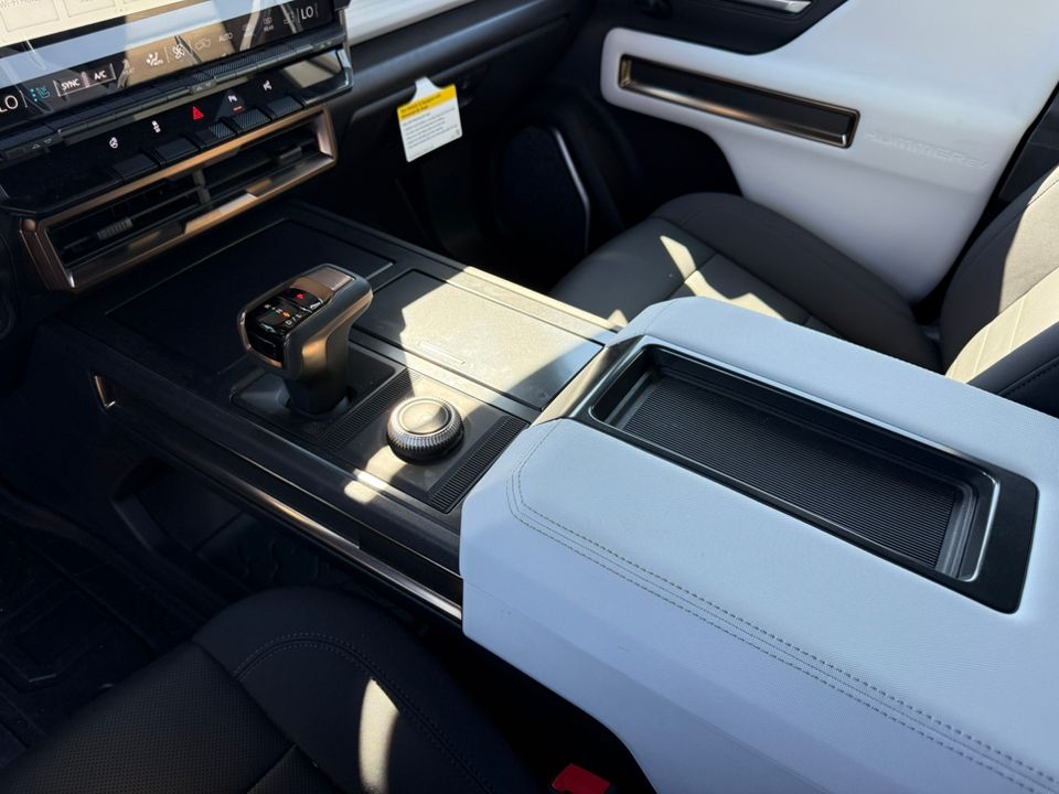 2024 GMC HUMMER EV 2X - Photo 17