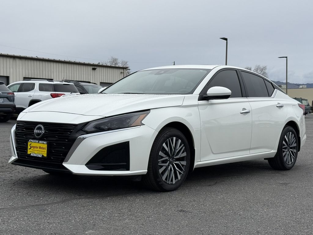 Used 2025 Nissan Altima SV AWD Sedan