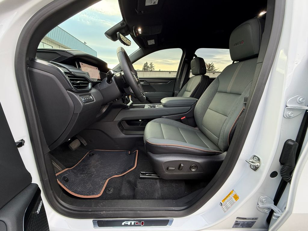 2026 GMC Acadia AT4 - Photo 18