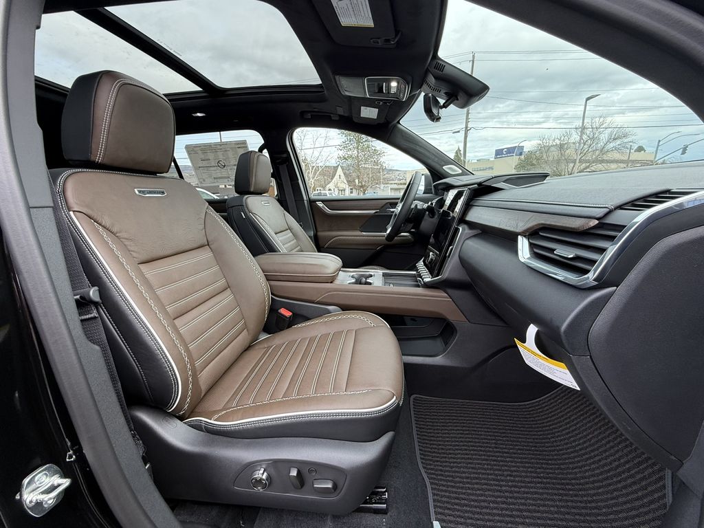 2026 GMC Acadia Denali Ultimate - Photo 25
