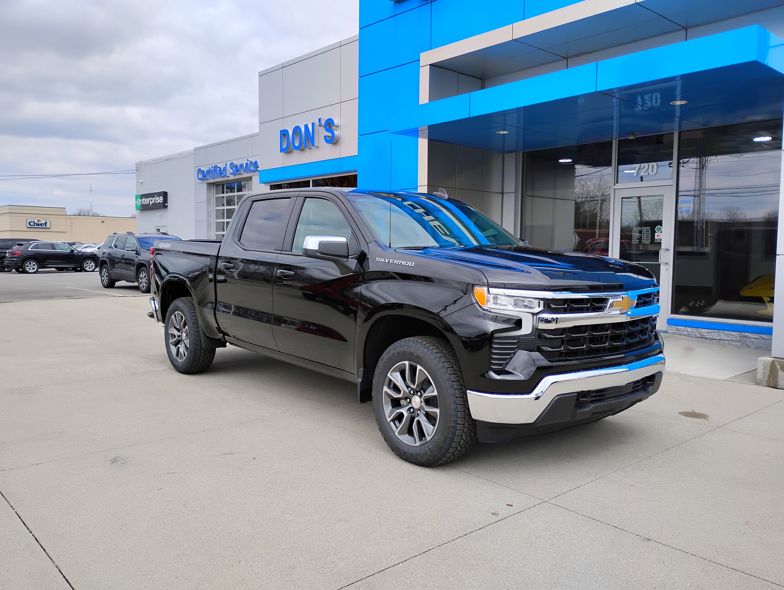 2025 Chevrolet Silverado 1500 LT photo 2