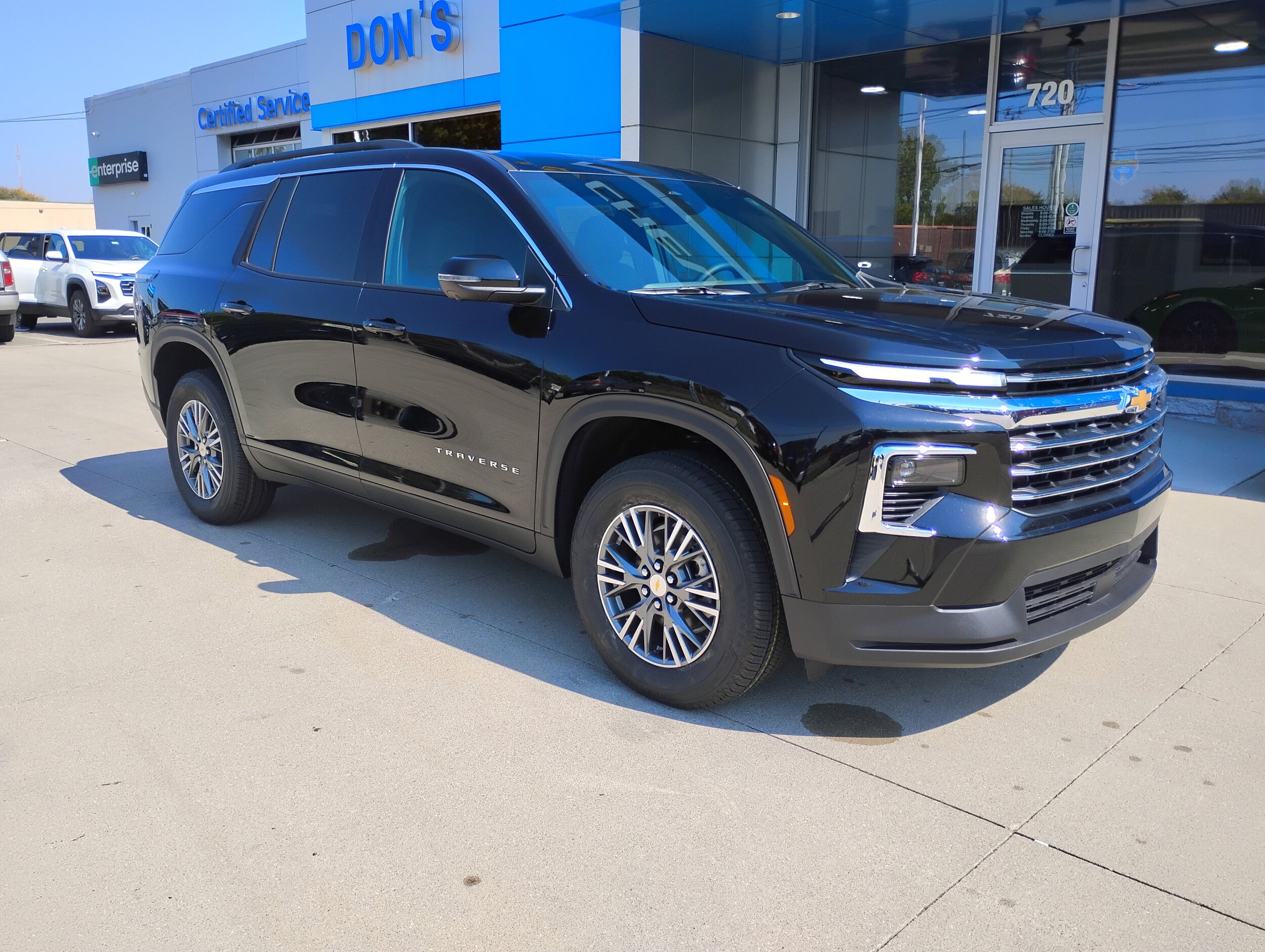 2025 Chevrolet Traverse photo 2