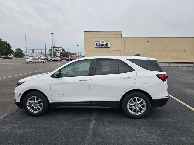 2022 Chevrolet Equinox LS photo 4