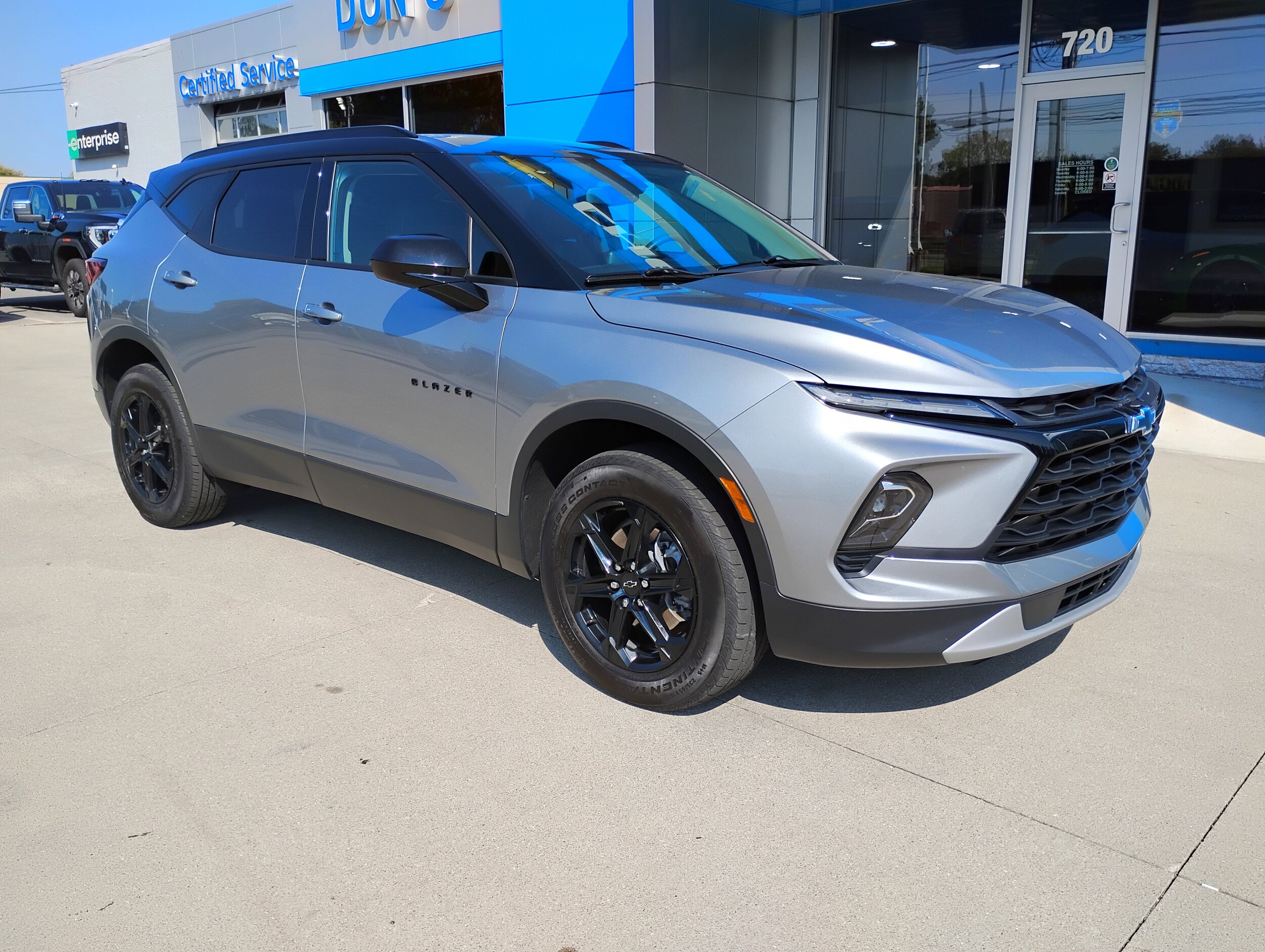 2023 Chevrolet Blazer 2LT photo 2