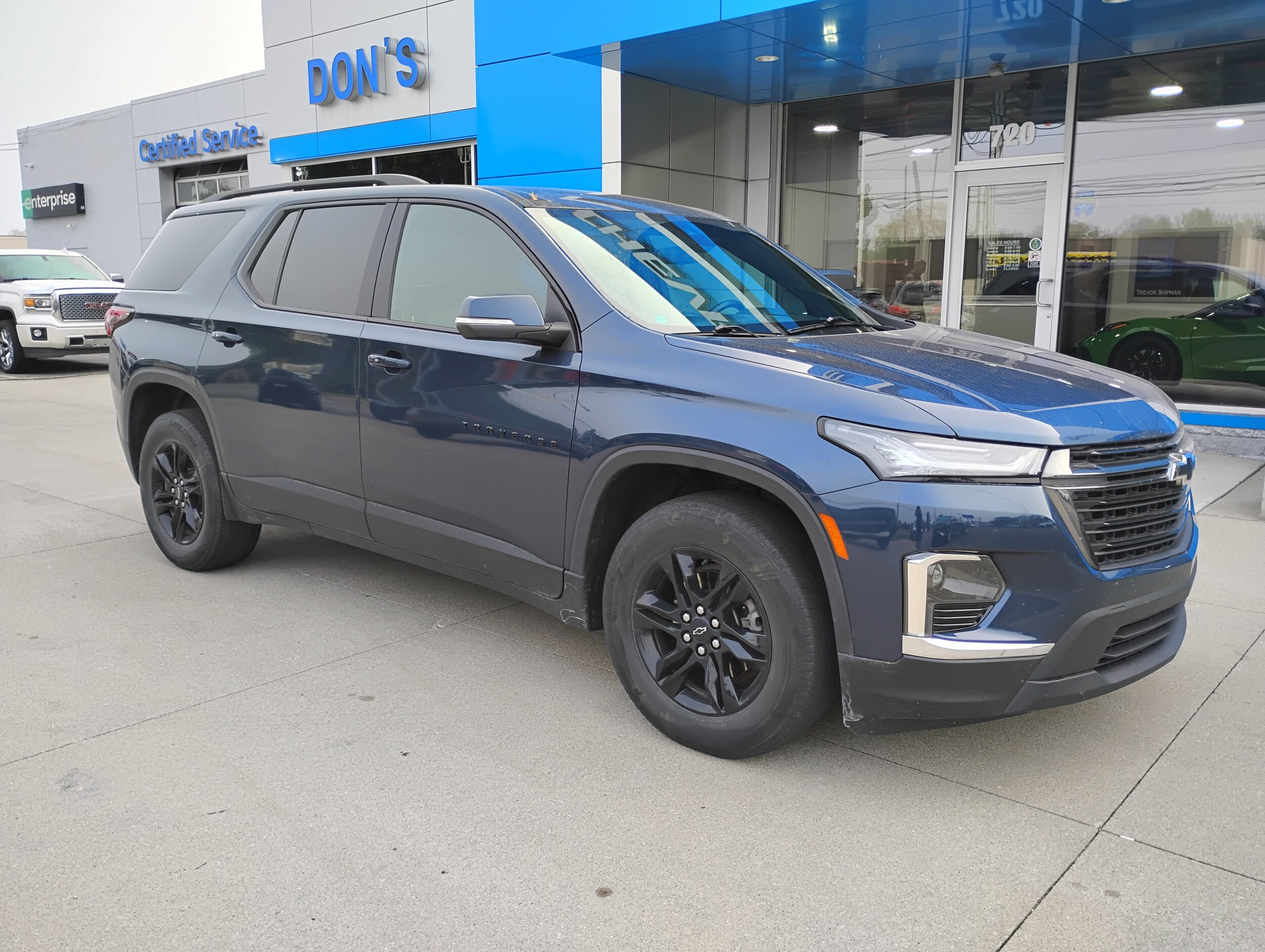 2023 Chevrolet Traverse Cloth photo 2