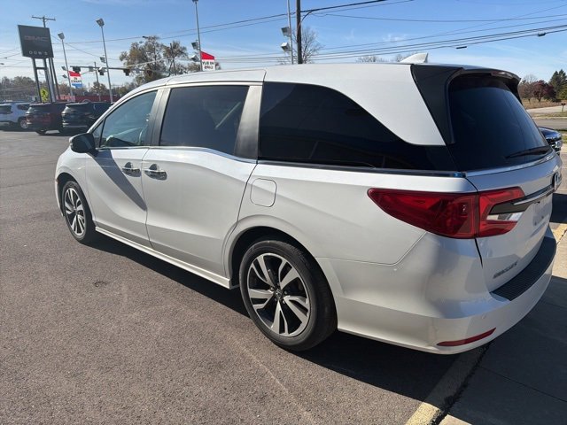 2024 Honda Odyssey Touring photo 3