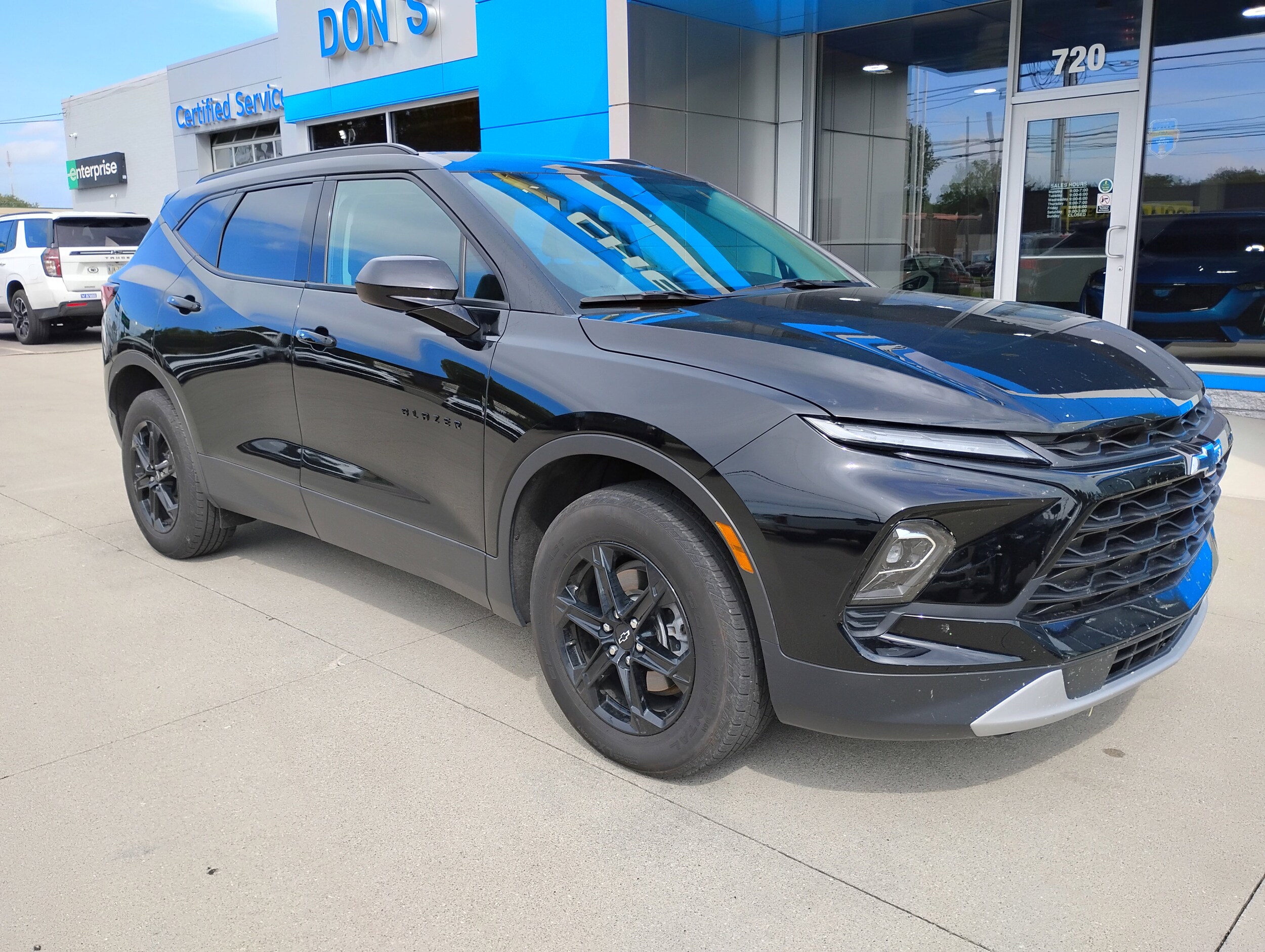 2023 Chevrolet Blazer 2LT photo 2
