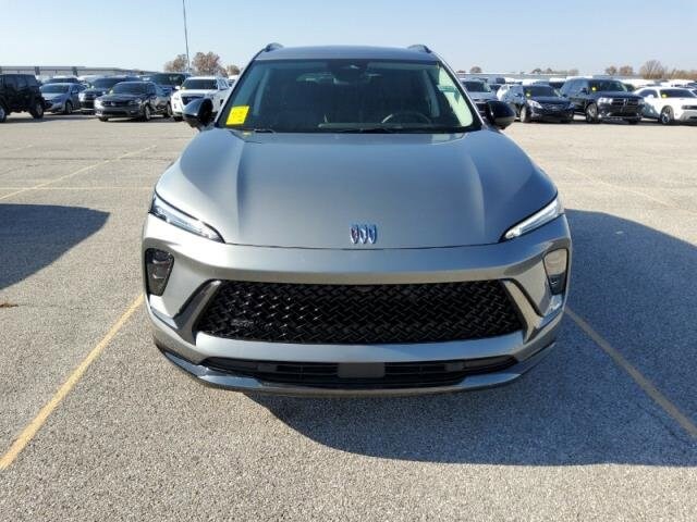 2025 Buick Envision Sport Touring photo 2