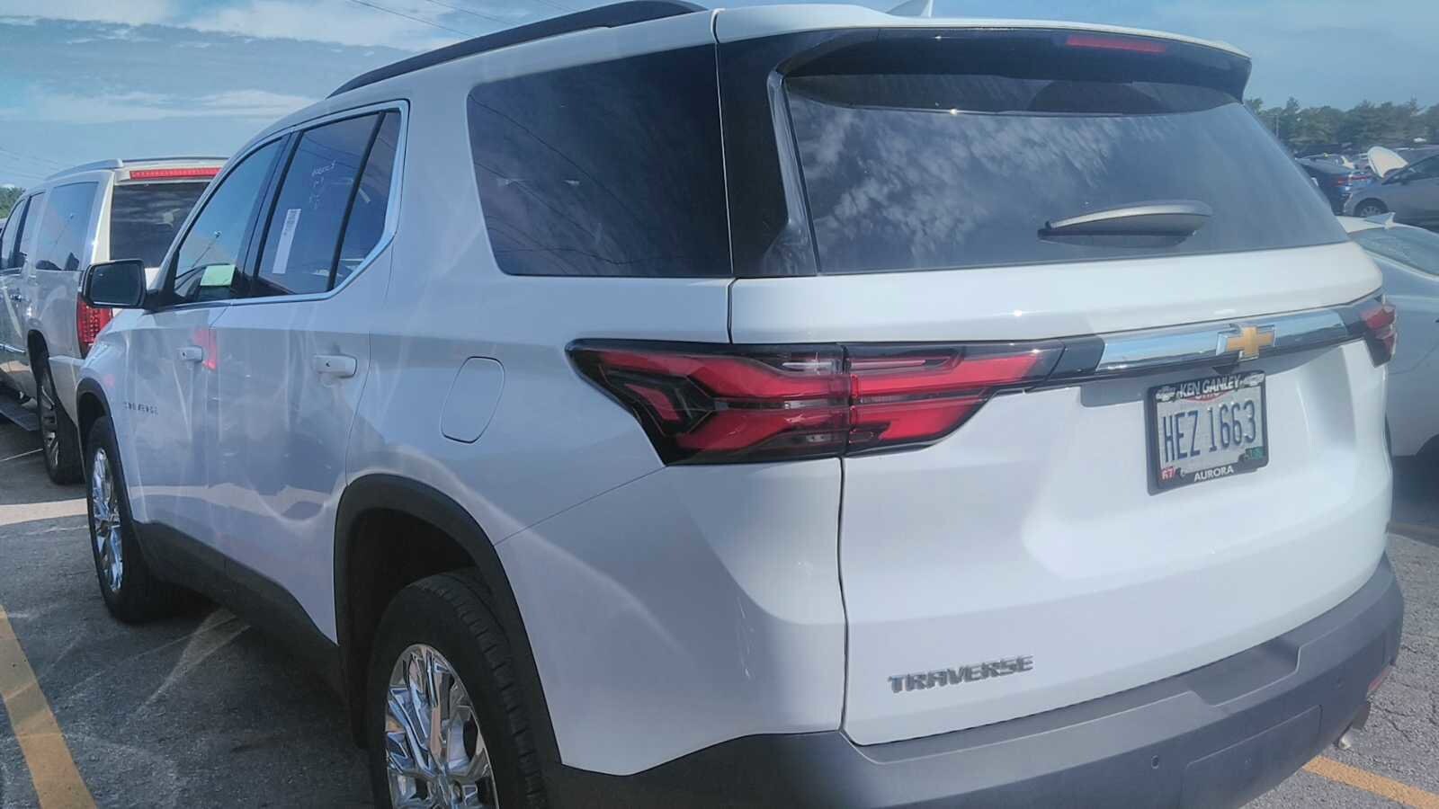 2023 Chevrolet Traverse Cloth photo 3