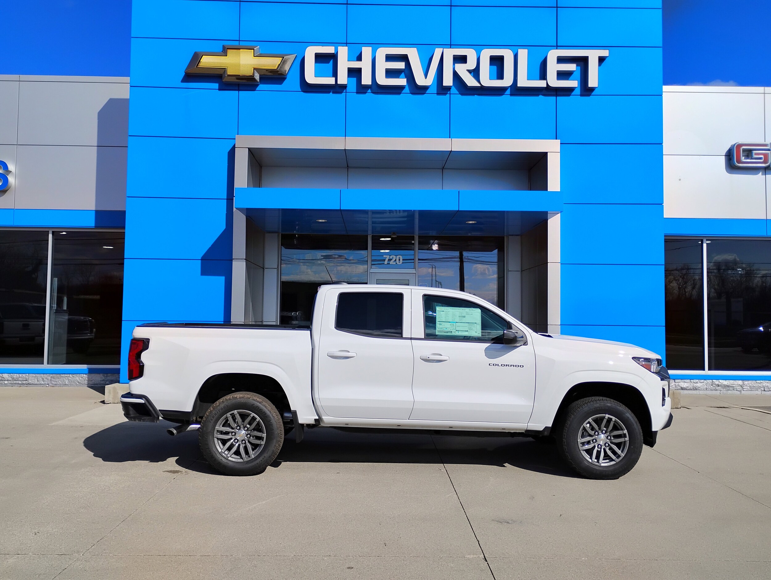 2025 Chevrolet Colorado Work Truck LT photo 3