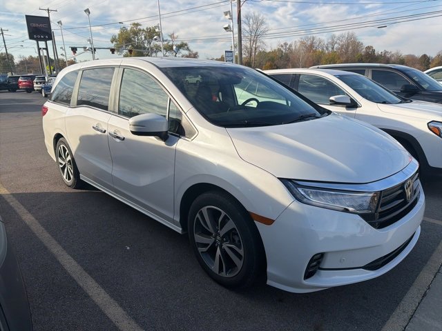 2024 Honda Odyssey Touring photo 2