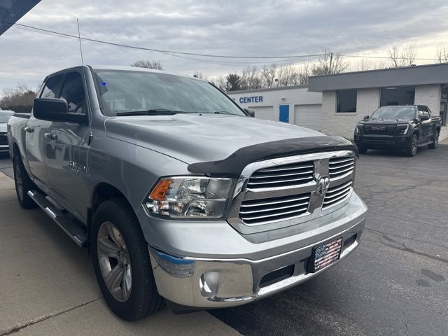 2014 Ram 1500 SLT photo 3